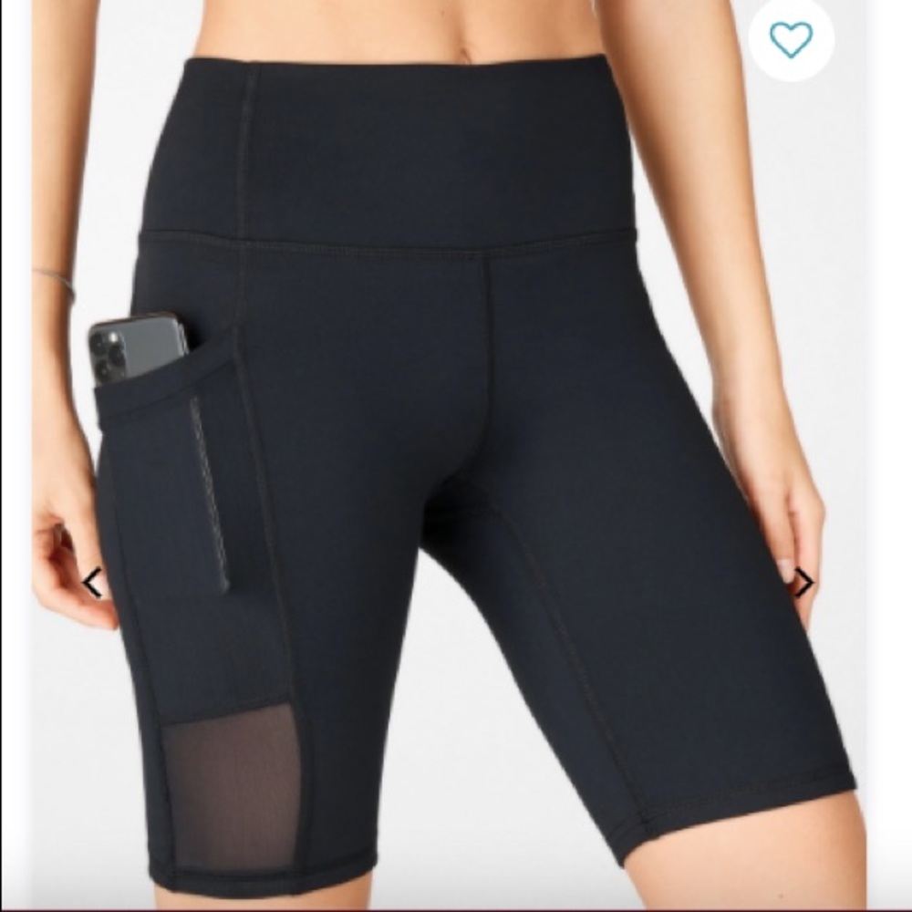 Mila Black High-Waisted Pocket Short 9" 💥